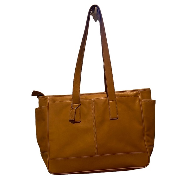 Coach Handbags - COACH Vintage Leather Hampton Large Tote